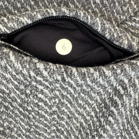 Lululemon Sweater Womens 6 Rush Hour Hazy Heather White Grey Mittens Zip Pocket - Picture 7 of 7